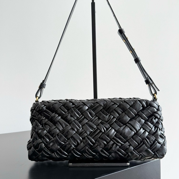 보테가 베네타 칼리메로 차차 스트랩백